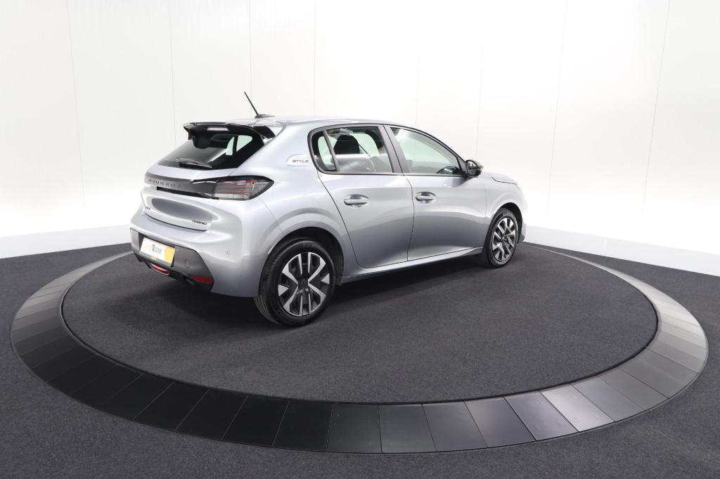 Peugeot 208 1.2 hybrid 110 e-dcs6 style | trekhaak | allseason banden | app