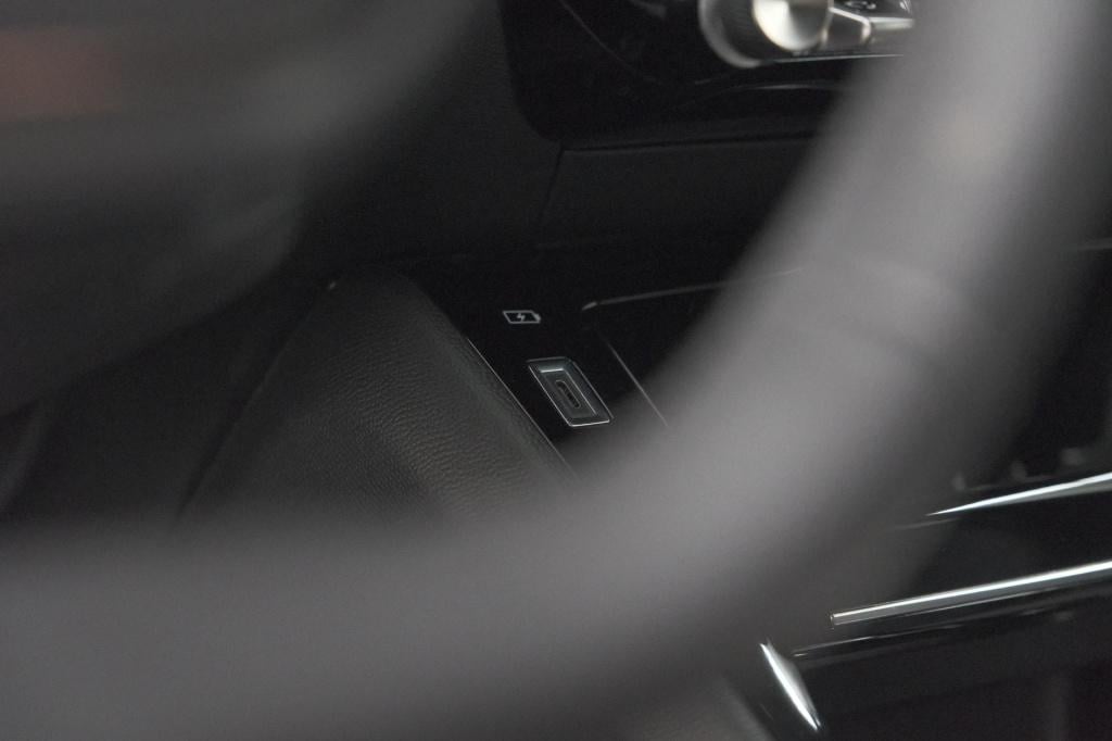 Peugeot E-2008 ev allure 54 kwh | soh 97,7% | 11 kw lader | apple carplay |