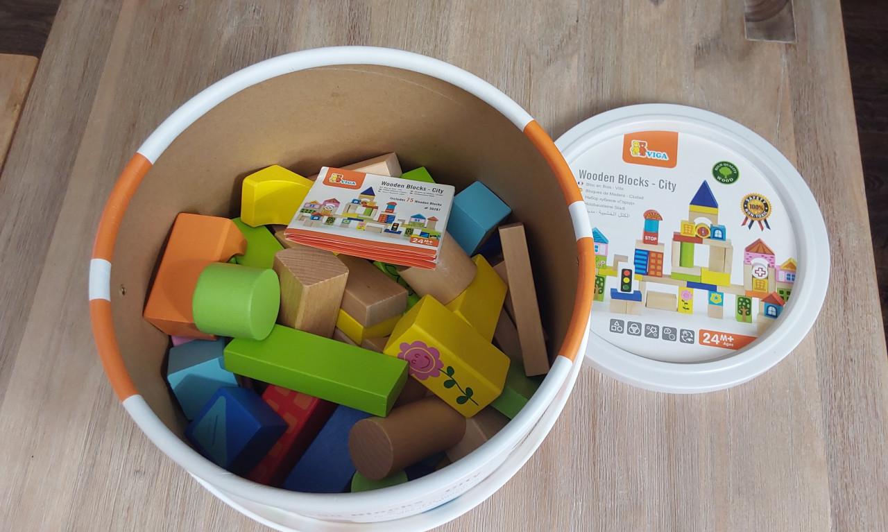 Houten blokken(75 stuks)in ton van het merk Viga toys