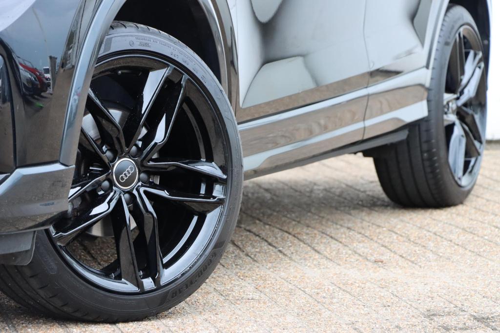 Audi Q2 35 tfsi advanced edition 150pk s-tronic zwart optiek