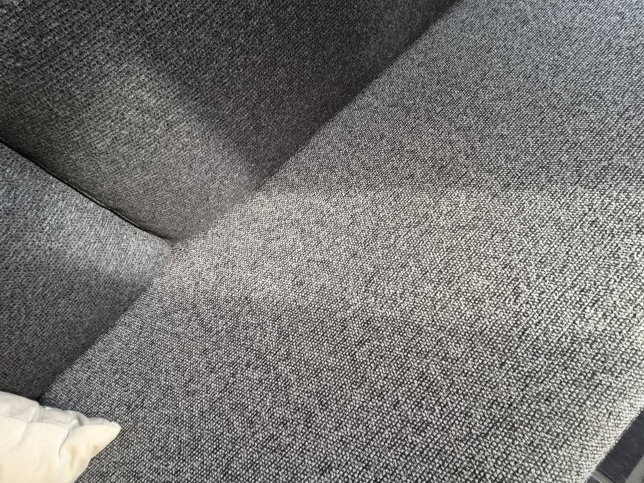 Bank met wollen bekleding