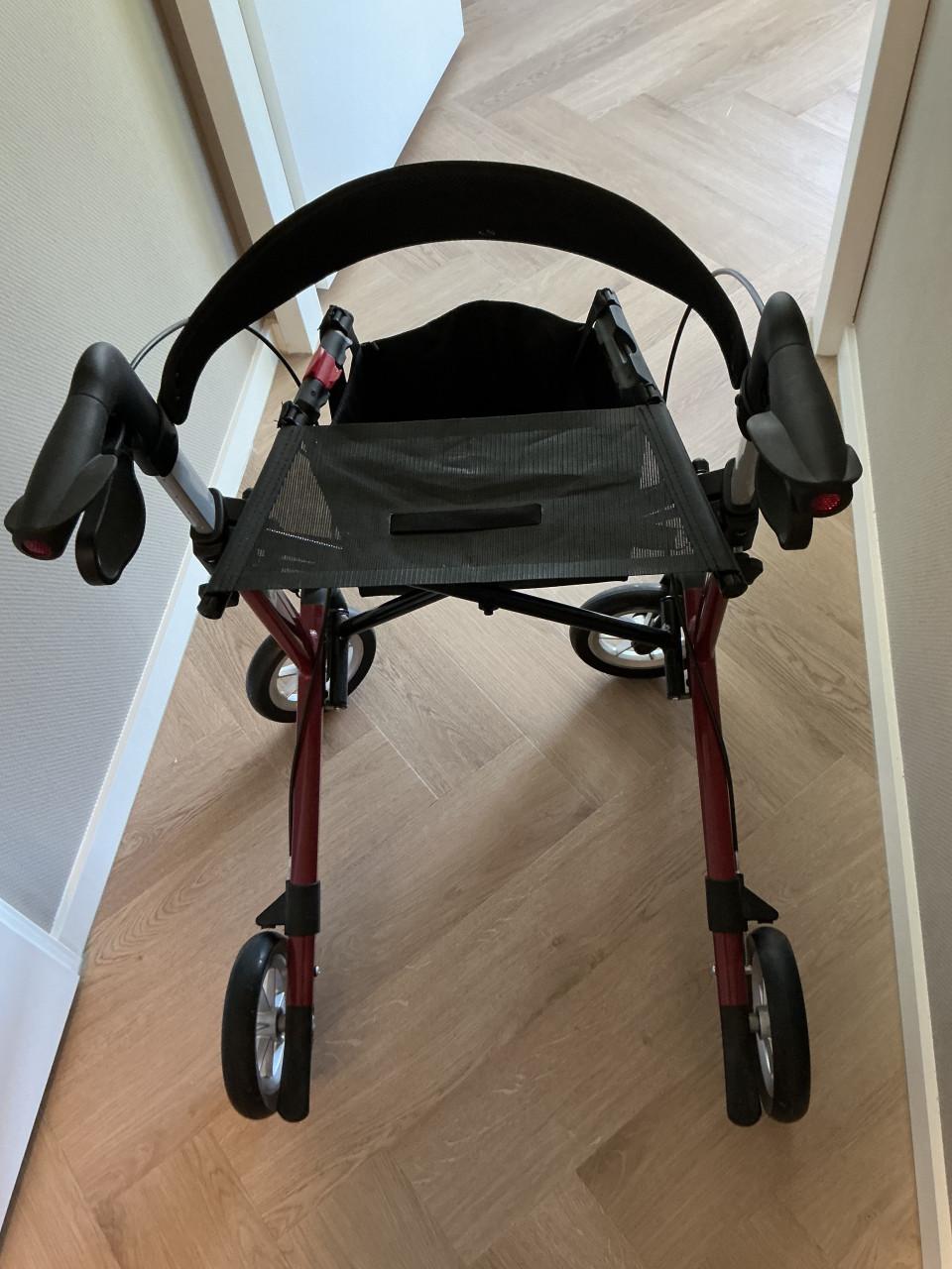 Rollator lichtgewicht zo Goed als nieuw