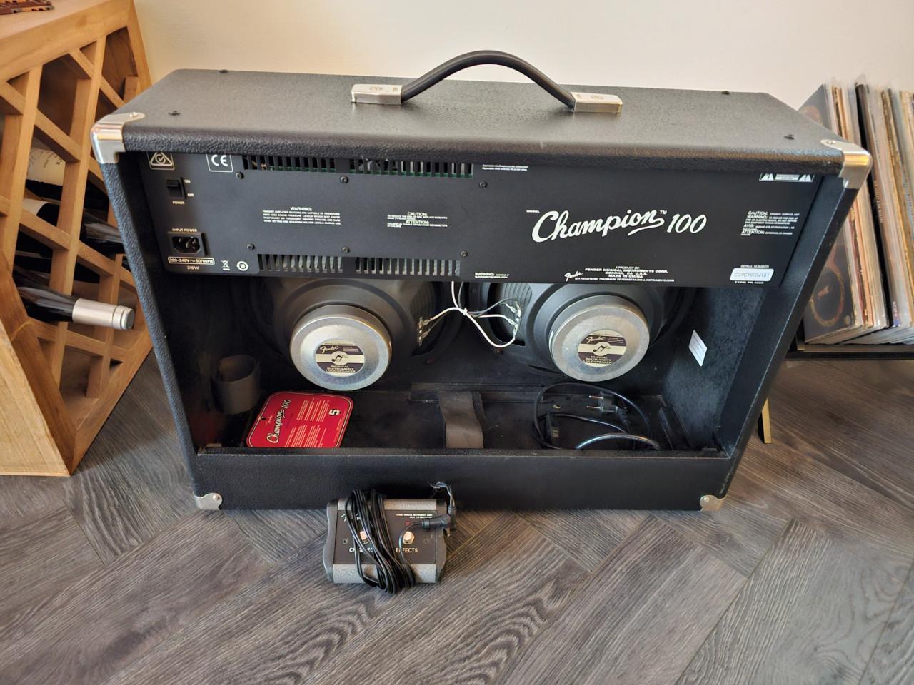 Fender champion 100, Versterker