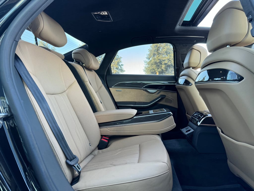 Audi S8 4.0 tfsi s8 np280,000€ abt keramisch laser nachtzicht 4-wielsturing