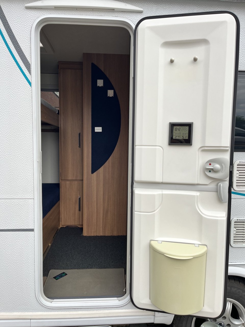 Dethleffs 410TK Caravan | stapelbed  | voortent + zakluifeltent