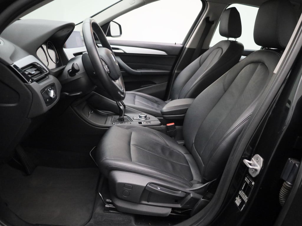 BMW X1 sdrive18i executive | automaat | navigatie | verwarmde stoelen | ele