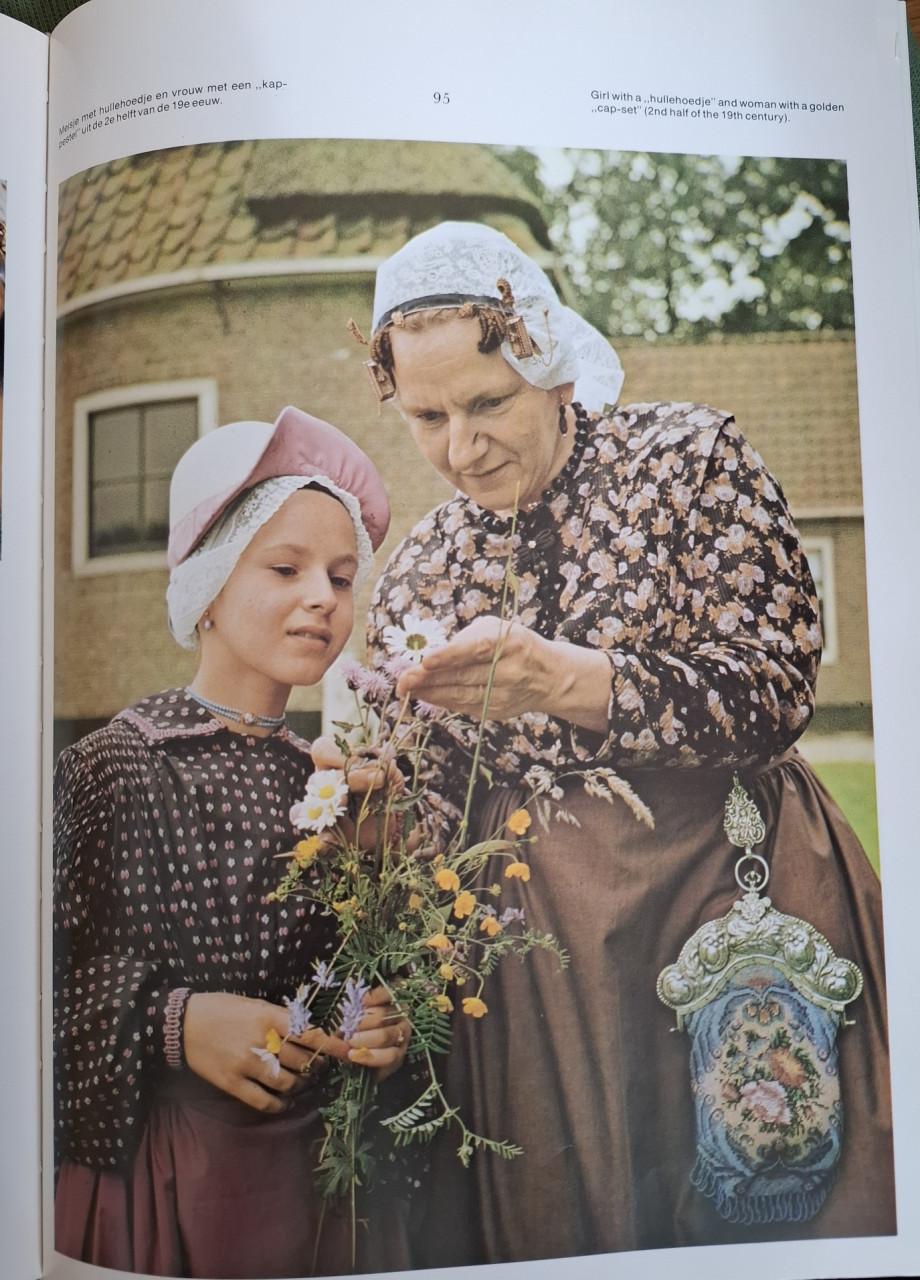 Kijken naar klederdrachten, Cees v.d. Meulen (foto's) & H. Koelewijn, e.a.