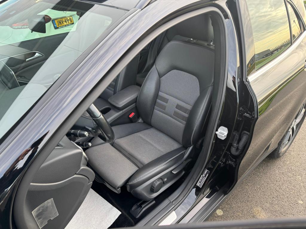 Mercedes-Benz Gla-klasse 180 ambition style automaat , afneembare trekhaak 