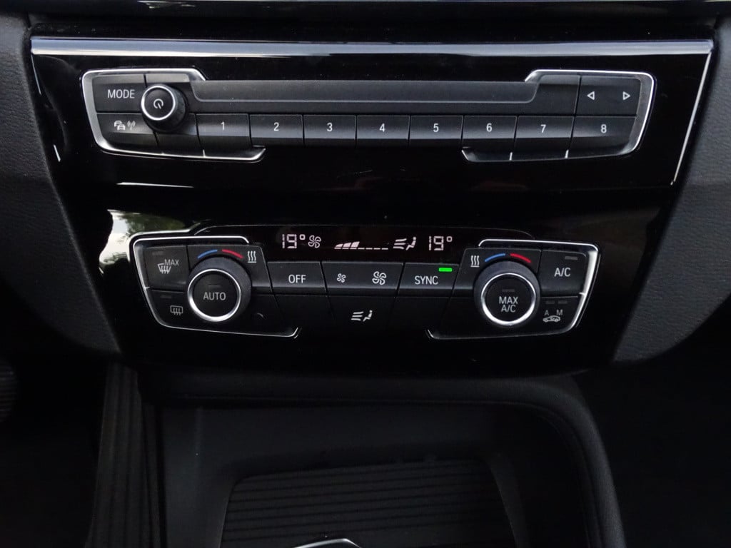 BMW X1 sdrive18i executive automaat | apple carplay | | el. koffer | 17"
