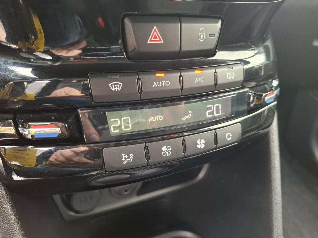 Peugeot 208 1.2 allure nav/clim/lmv/park