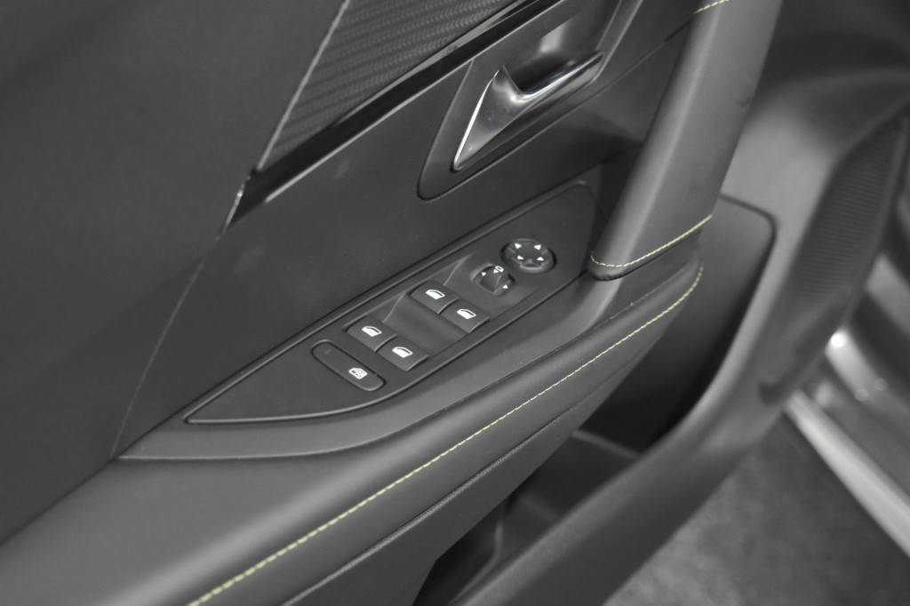 Peugeot 208 puretech 100 gt | camera | adaptieve cruise control | navigatie
