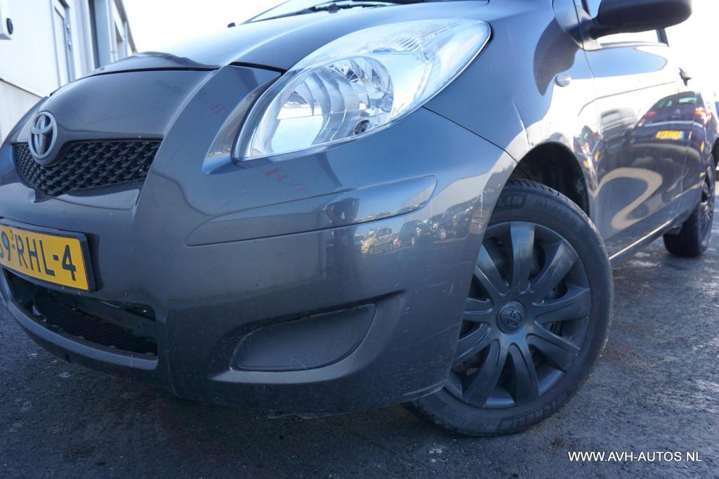 Toyota Yaris 1.0 vvti acces
