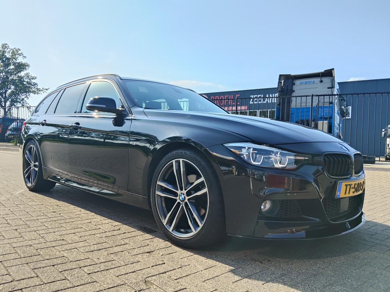 BMW 320I