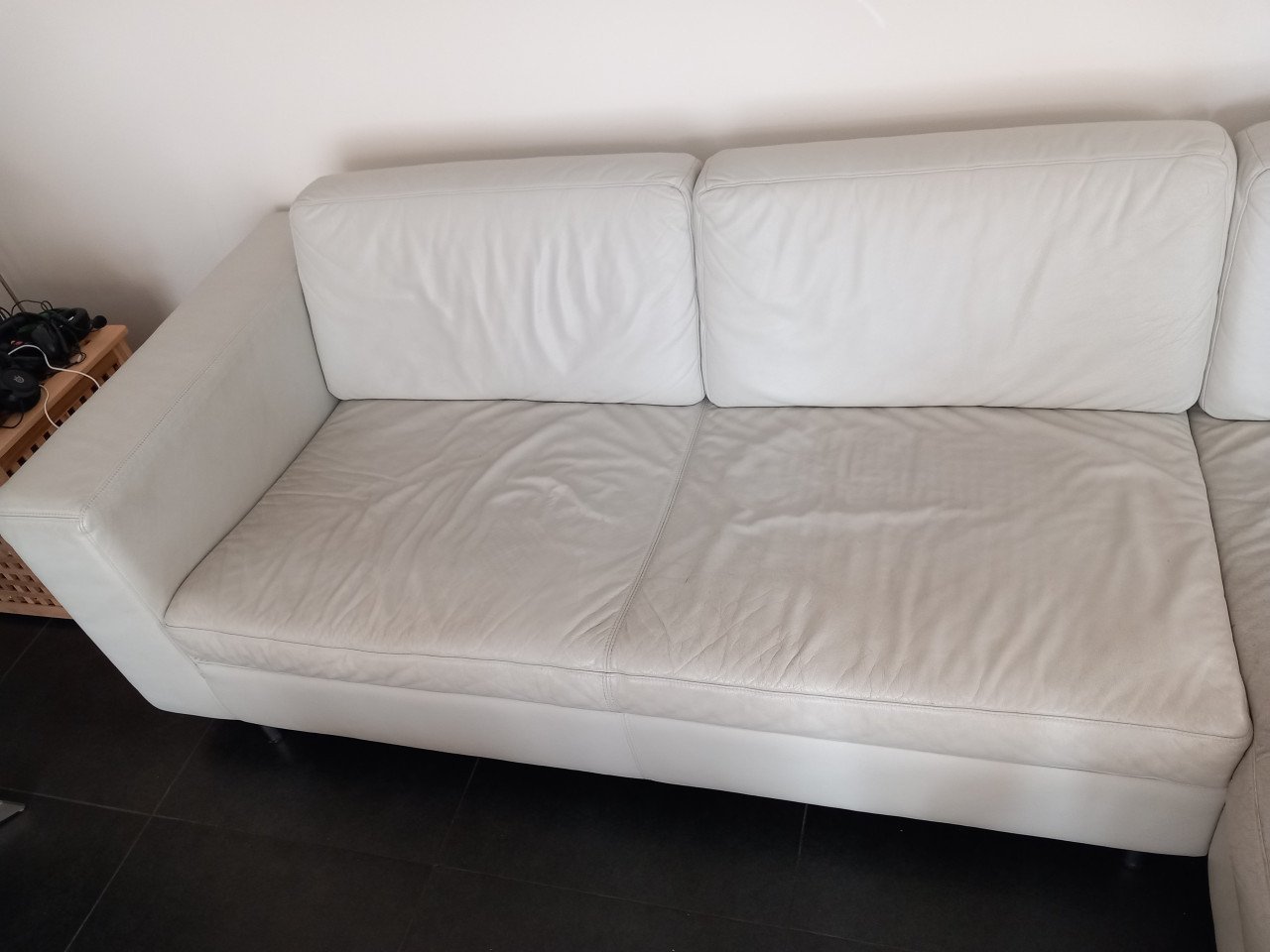 Gratis witte leren bank inclusief chais longue