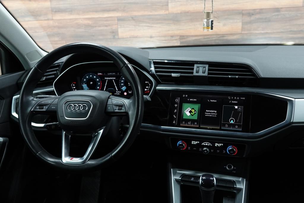 Audi Q3 35 tfsi | acc | carplay | pdc |