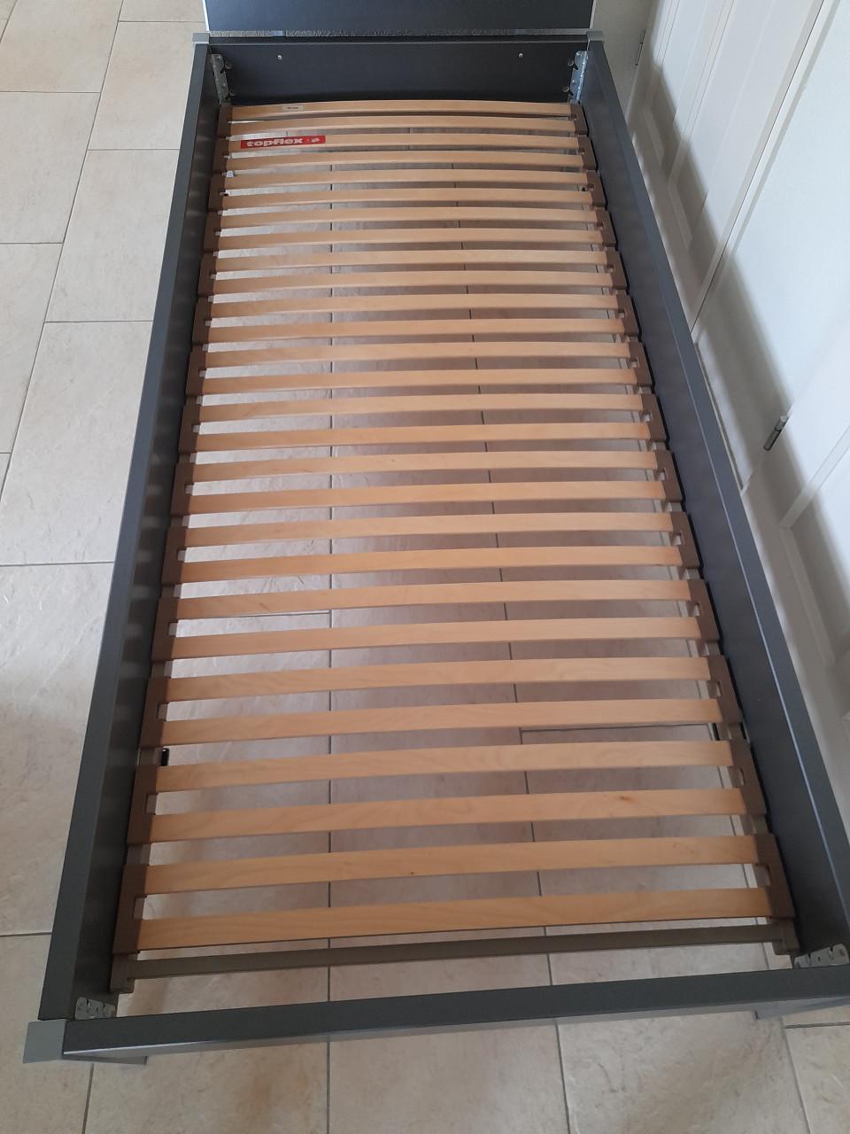 1 Persoons bed 90 x 200 (in goede staat)