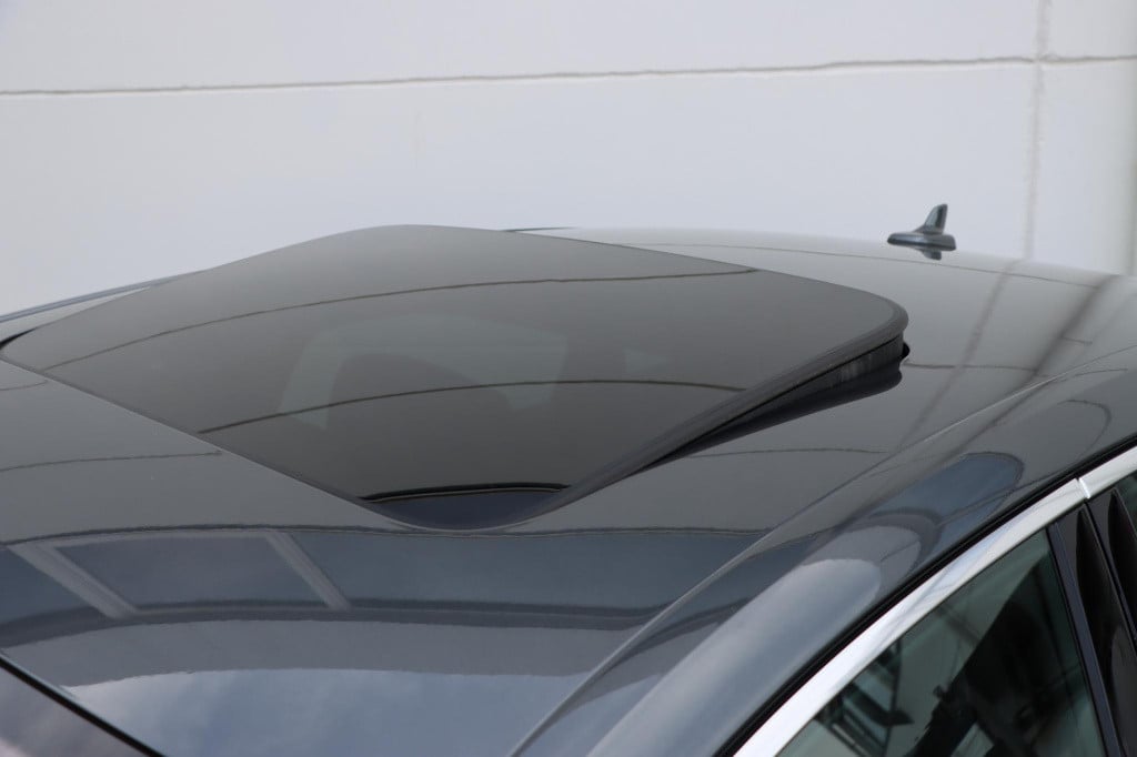 Audi A4 limousine 35 tfsi launch edition sport