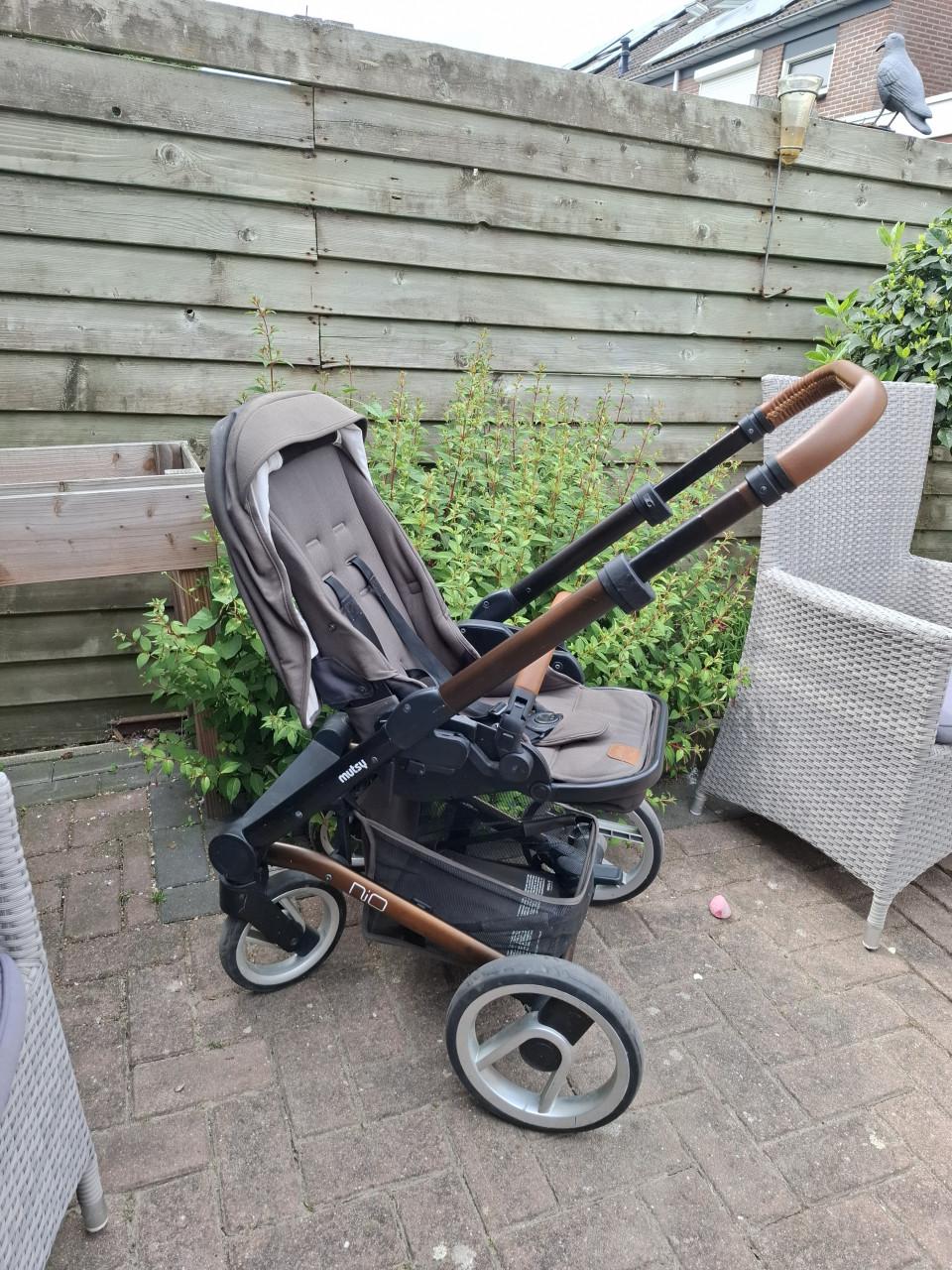 Mutsy Nio kinderen/ wandelwagen buggy groen