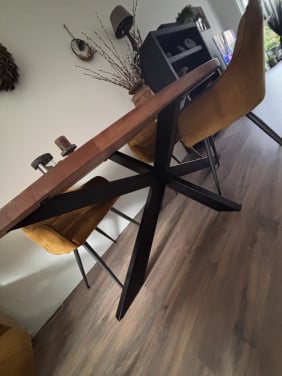 Mooie nette stoere eettafel