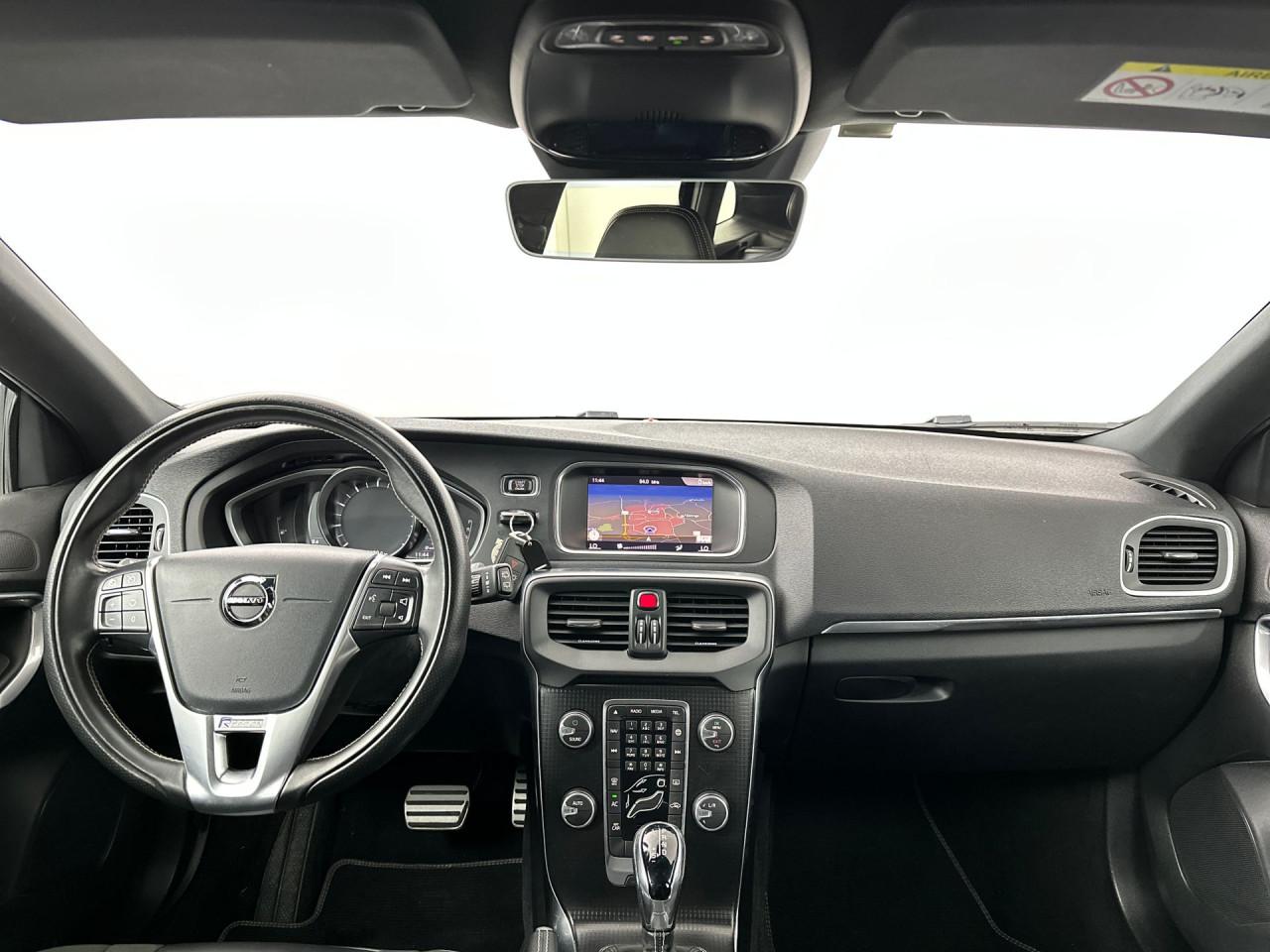 Volvo v40 1.5. R design / automaat/ camera / LED / navi