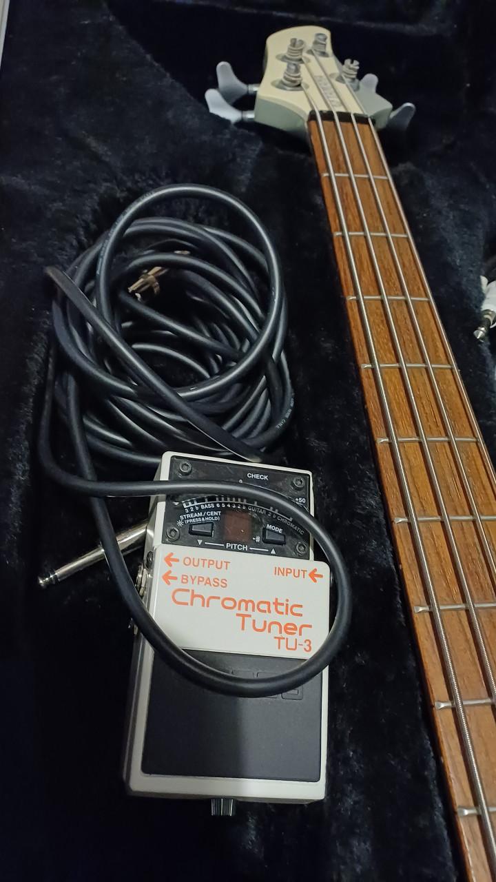 Basgitaar Yamaha RBX A2 met diverse toebehoren