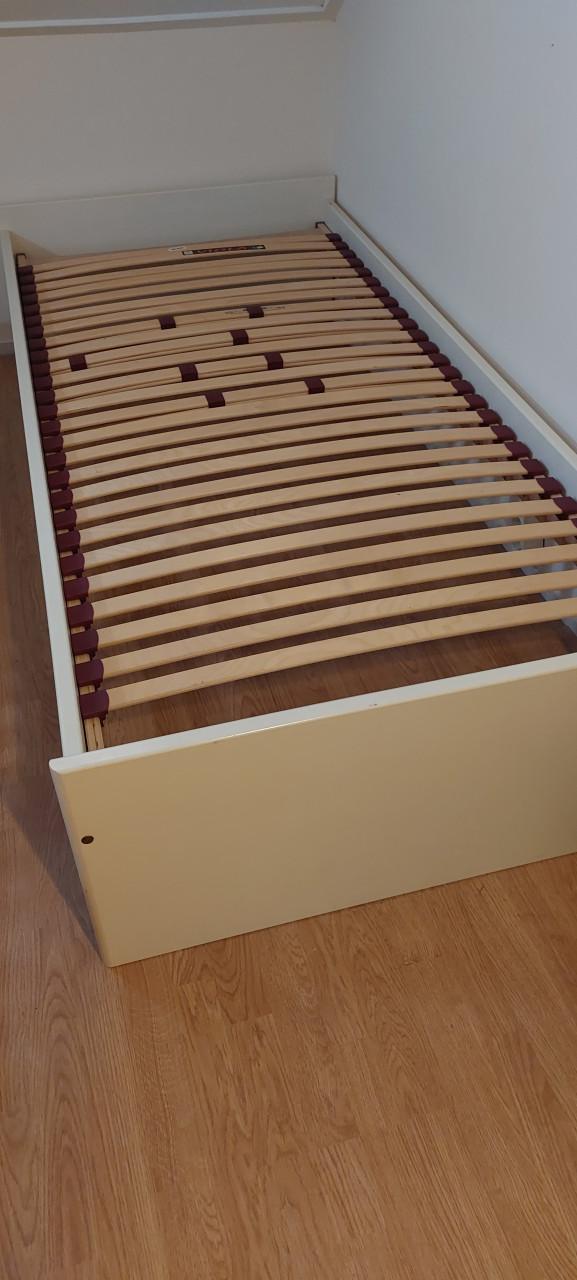 1 persoonsbed met lattenbodem