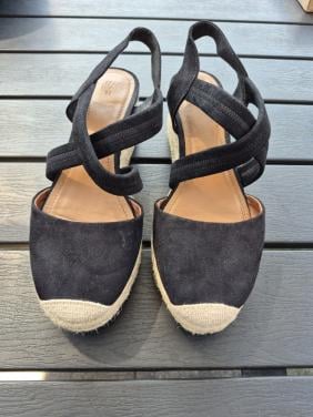 Zwarte sandalen met sleehak
