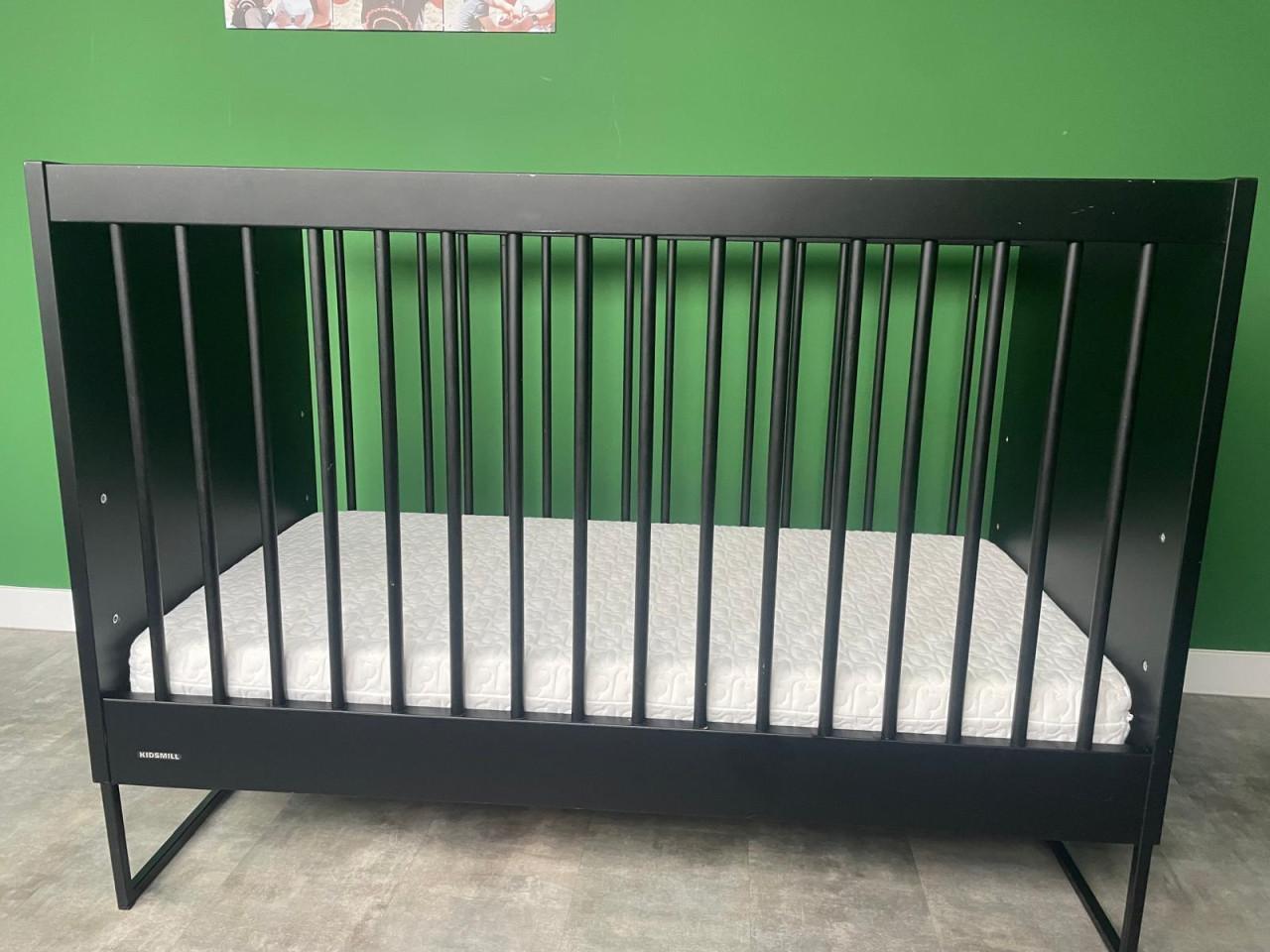 Commode van kids maill en ledikantje Inclusief matras