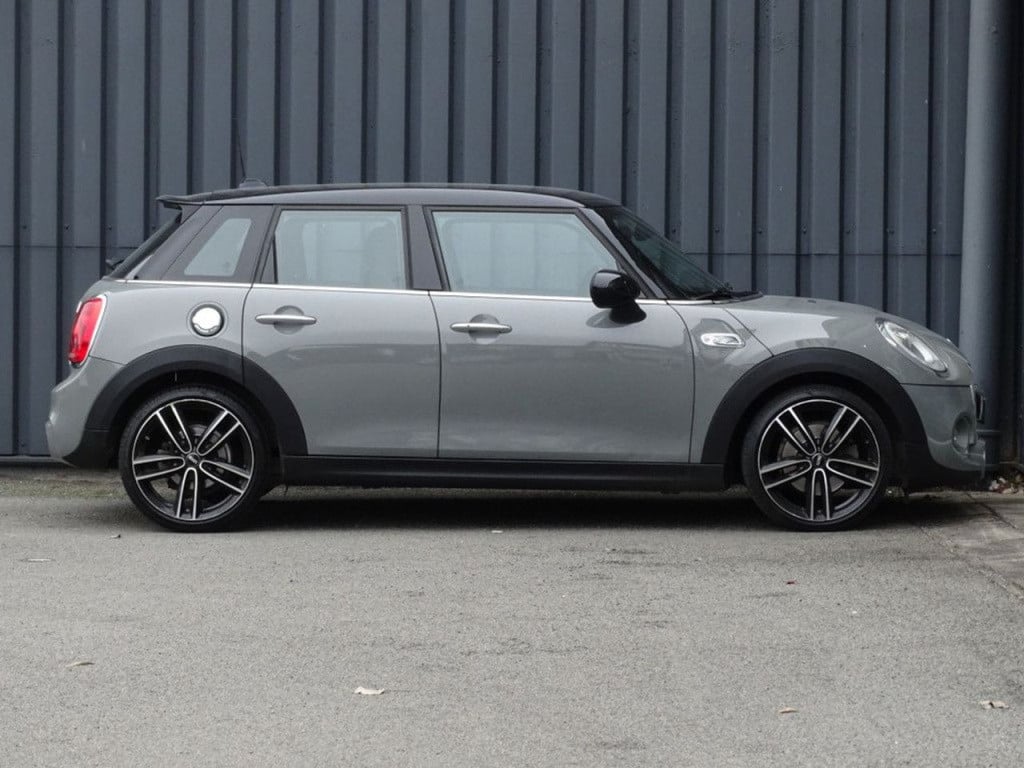 Mini Cooper mini 2.0 serious business 5-deurs | led | navi | 18"
