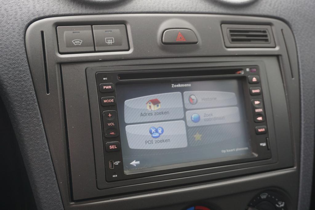 Ford Fusion 1.6-16v futura automaat - airco / navi / cruise / elektr. ramen