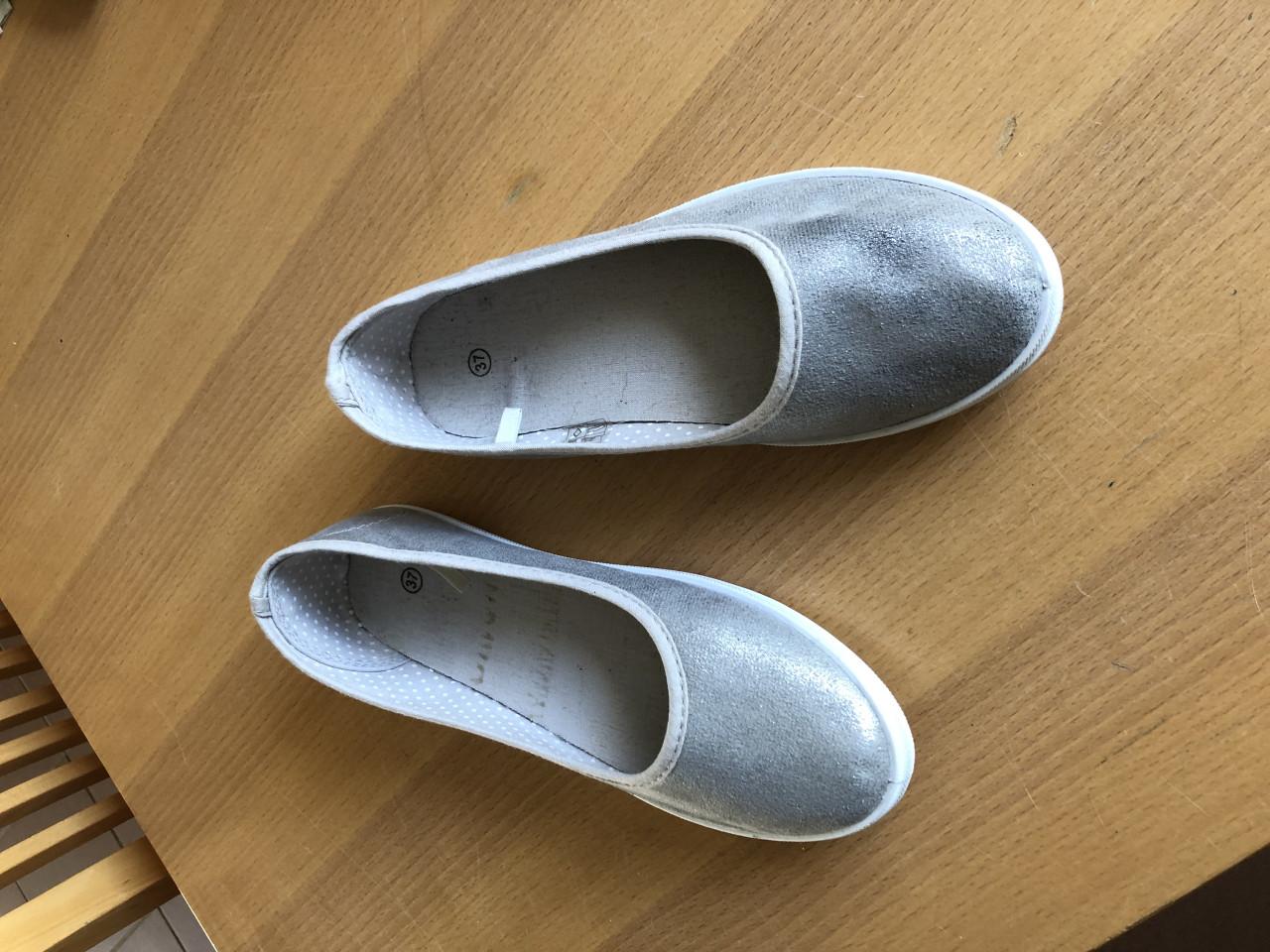 Te koop grijze ballerina's.(nieuw).