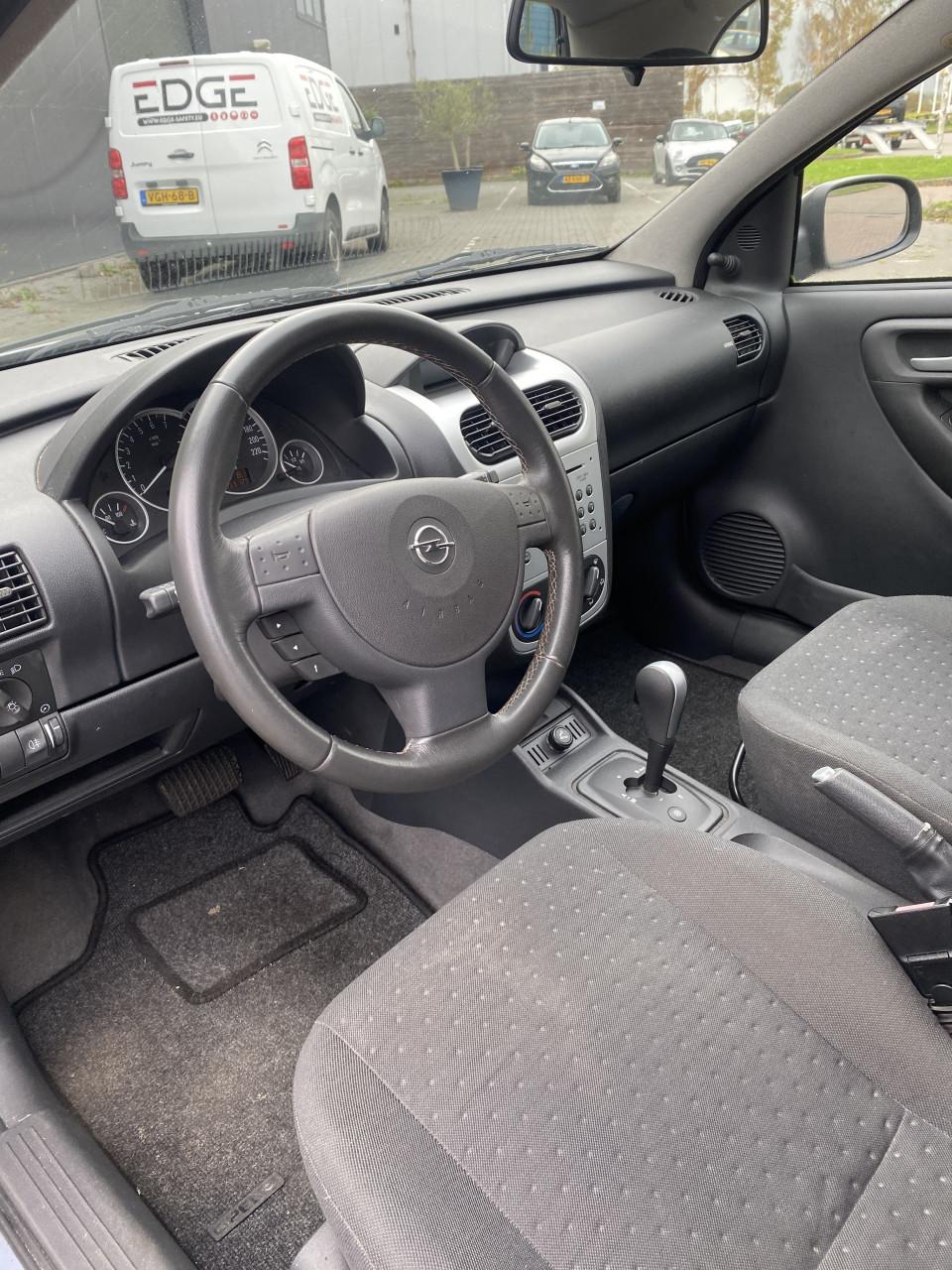 Opel Corsa 1.2 16V 3D Easytronic 2003 Grijs | 65.129 KM NAP | NIEUWE APK!