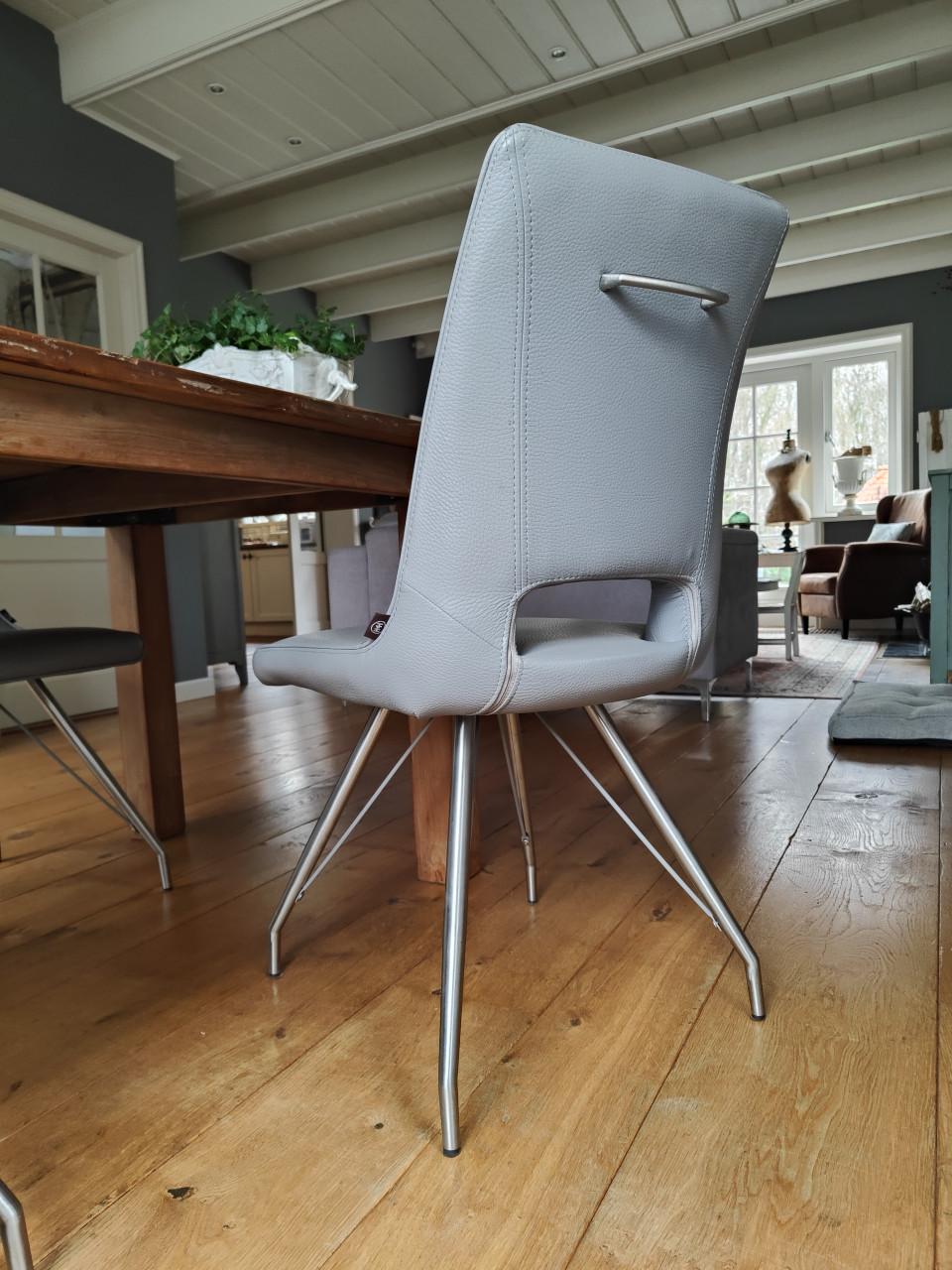 Set van vier eetkamerstoelen