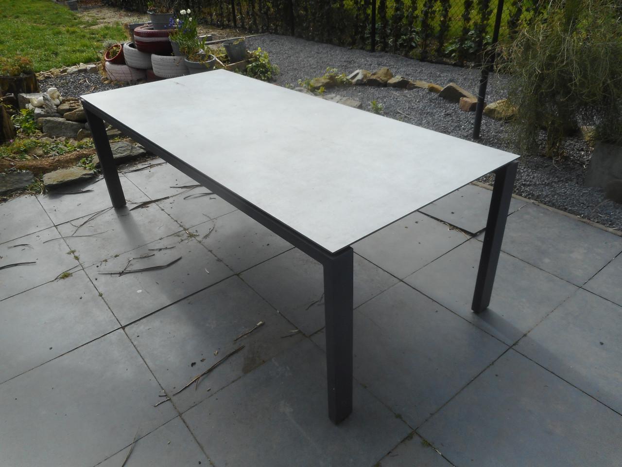 Grote tuintafel