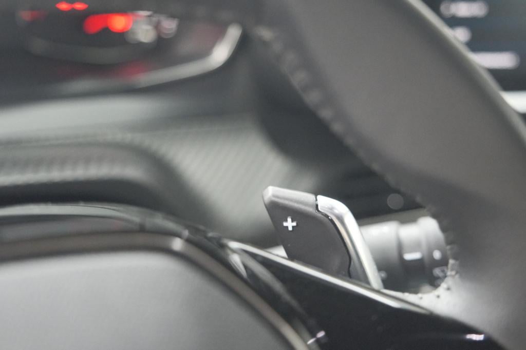 Peugeot 2008 puretech 130 eat8 allure | camera | navigatie | parkeersensore