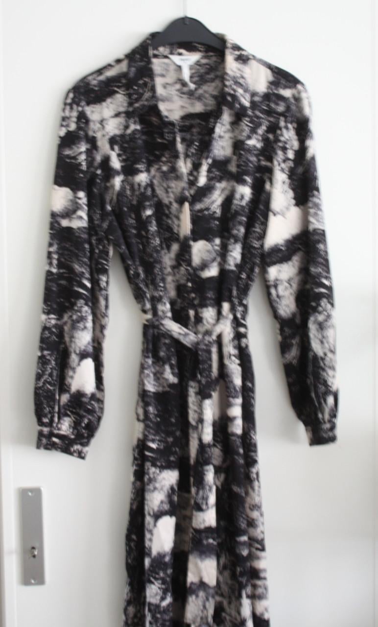 Zwarte lange jurk met print maat 40