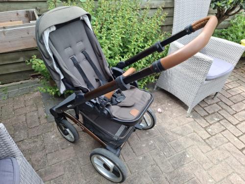 Mutsy Nio kinderen/ wandelwagen buggy groen
