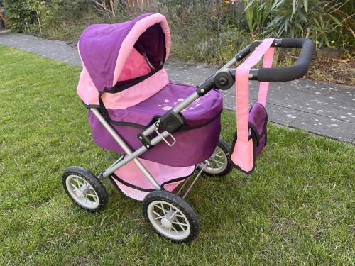 Nette poppen kinderwagen