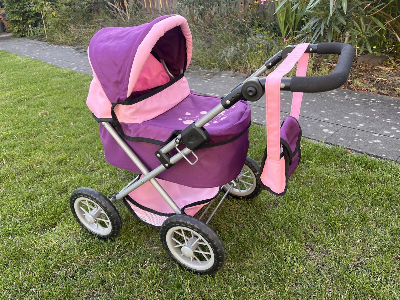 Nette poppen kinderwagen
