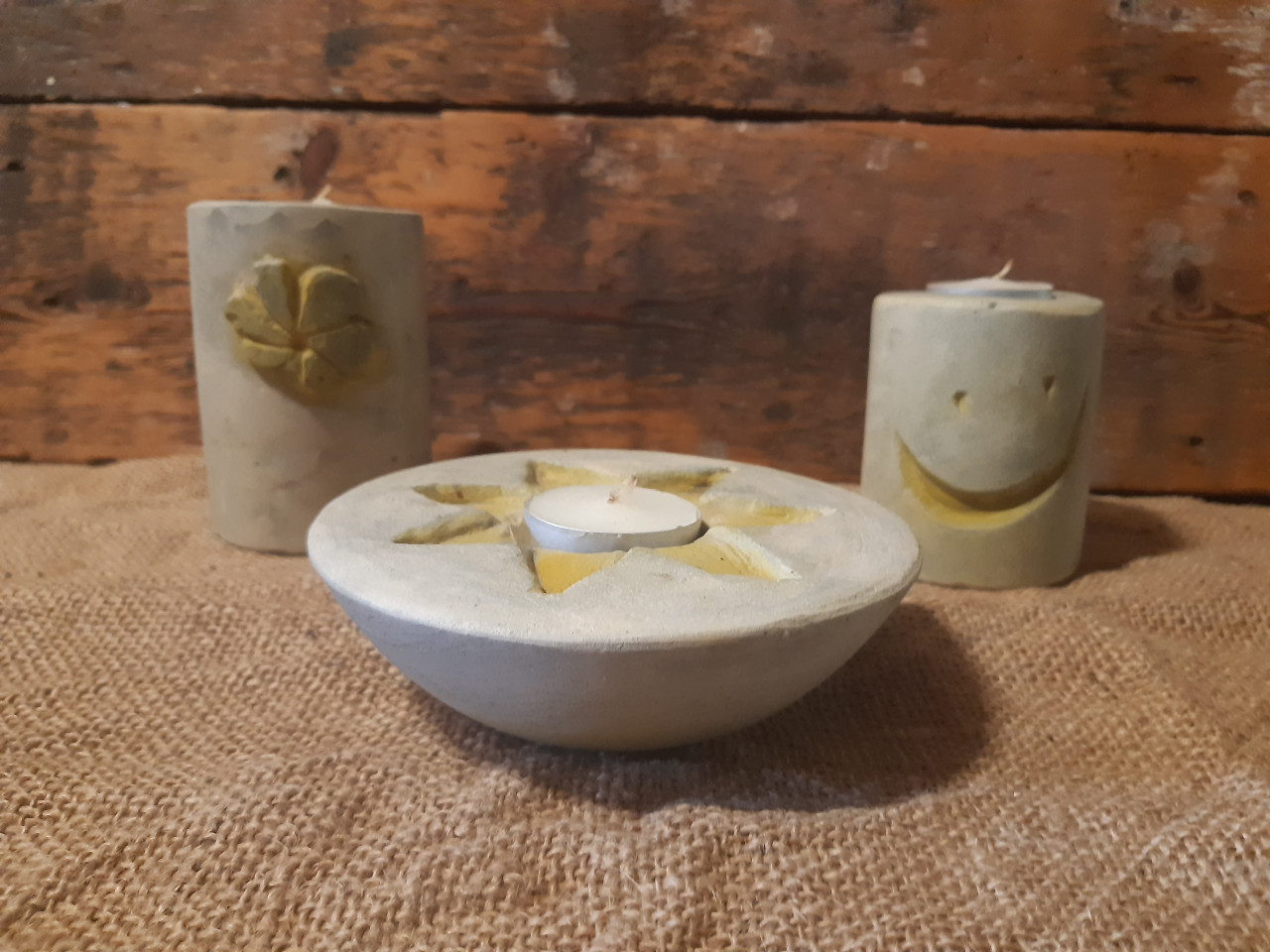 Betonnen schaal en waxine bakjes voor op terras of binnenshuis