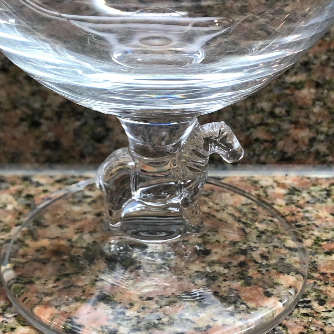 Palm glas met paard op de voet van het glas