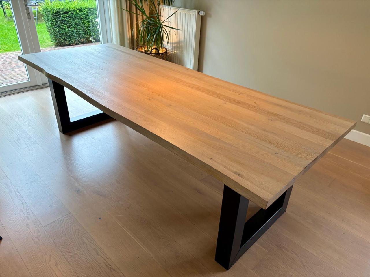 Eiken tafel met stalen onderstel 260x100cm