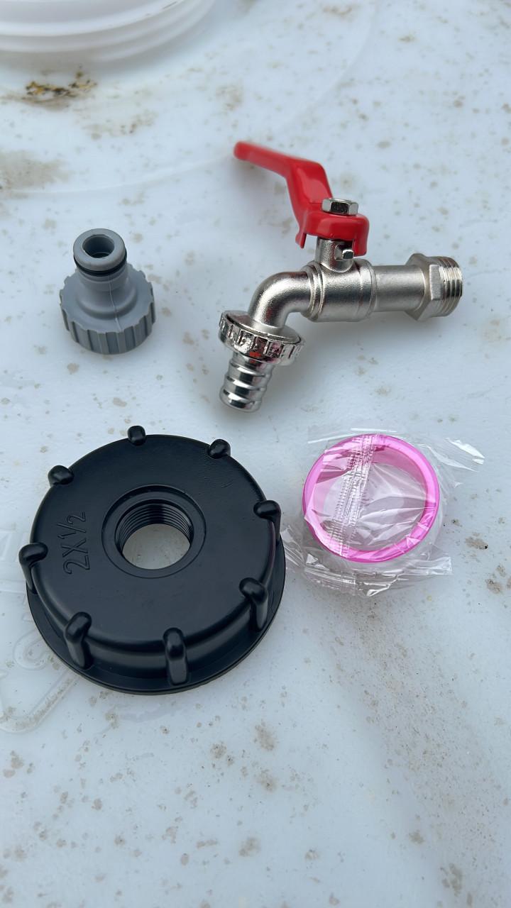 Te koop ibc/blauwe tonnen/jerrycans/vaten staal/huur ibc bar tafels