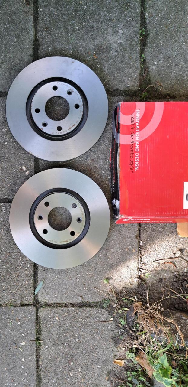 Remschijven Brembo Peugot 207 1.6 16V  2007