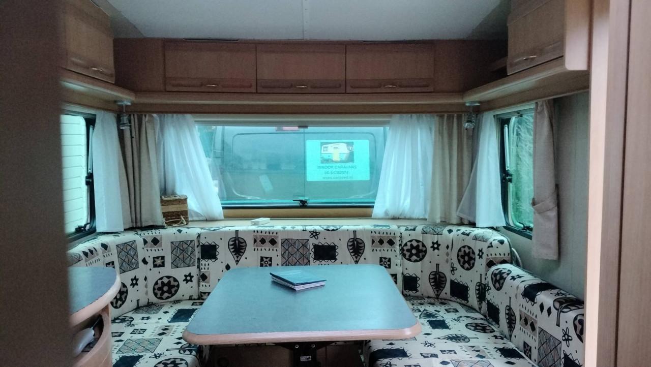 Adria 502 Up met voortent en luifel