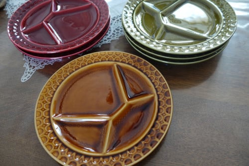 Jaren 70 SARREGUEMINES Franse vintage BARBOTINE majolica fondueborden