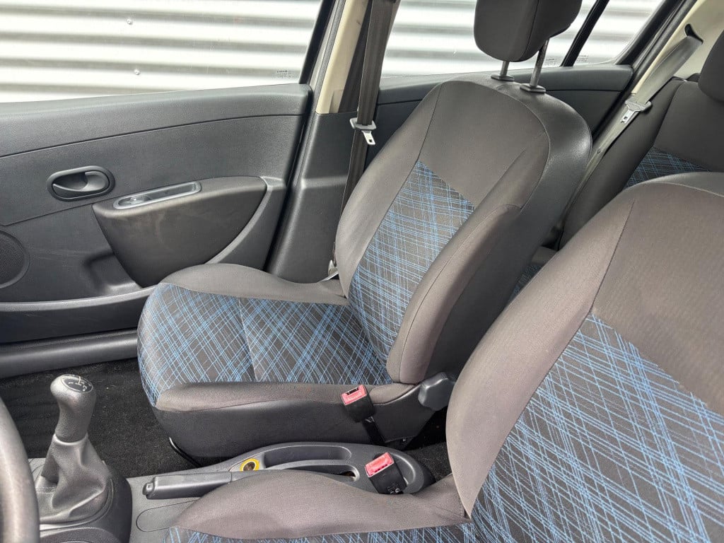 Renault Clio 1.2-16v special line