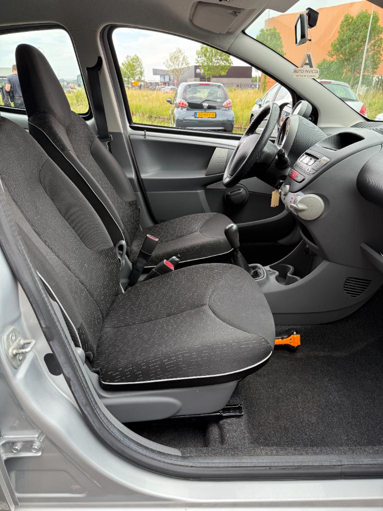 Peugeot 107 1.0-12v xs - 5drs - airco