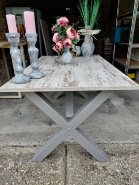 Nw Industriële eettafel met x poten