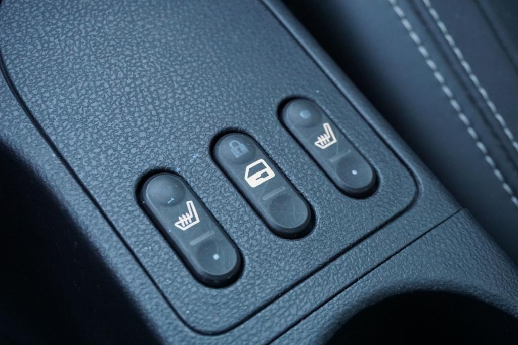 Nissan Qashqai 2.0 tekna climate / navi / cruise / camera / bt / stoelverw.